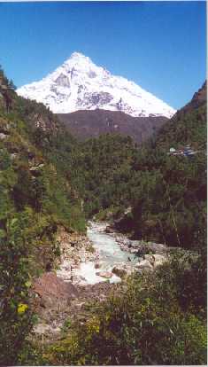 Dudh Kosi- the milk river.jpg (15186 bytes)