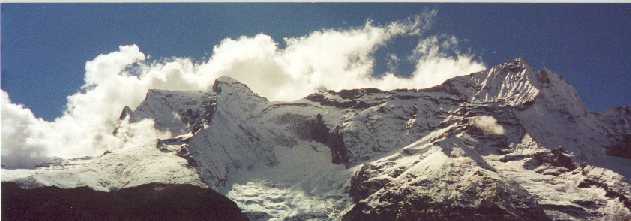 Mountains  and clouds.jpg (18954 bytes)